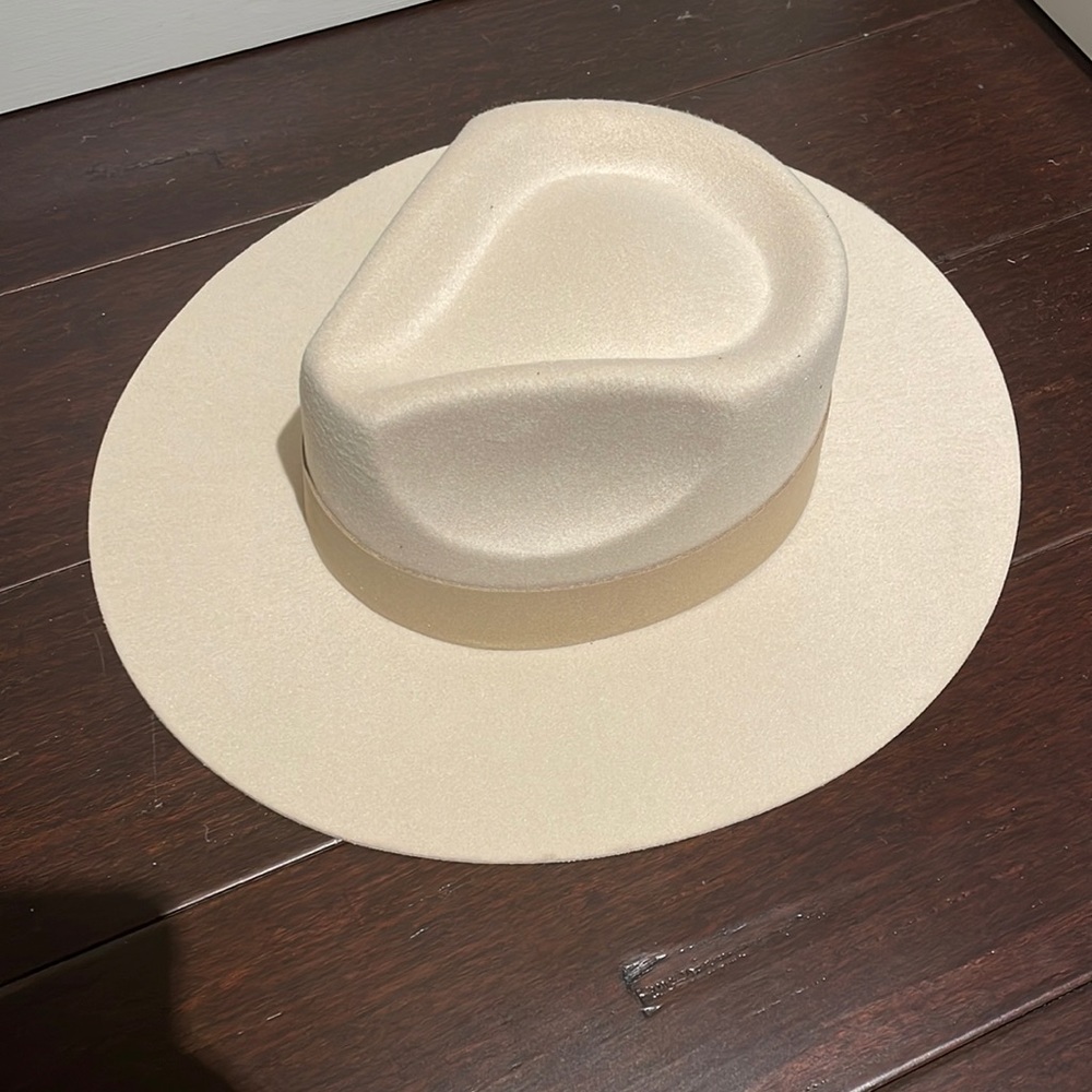 teressa foglia x curateur hat